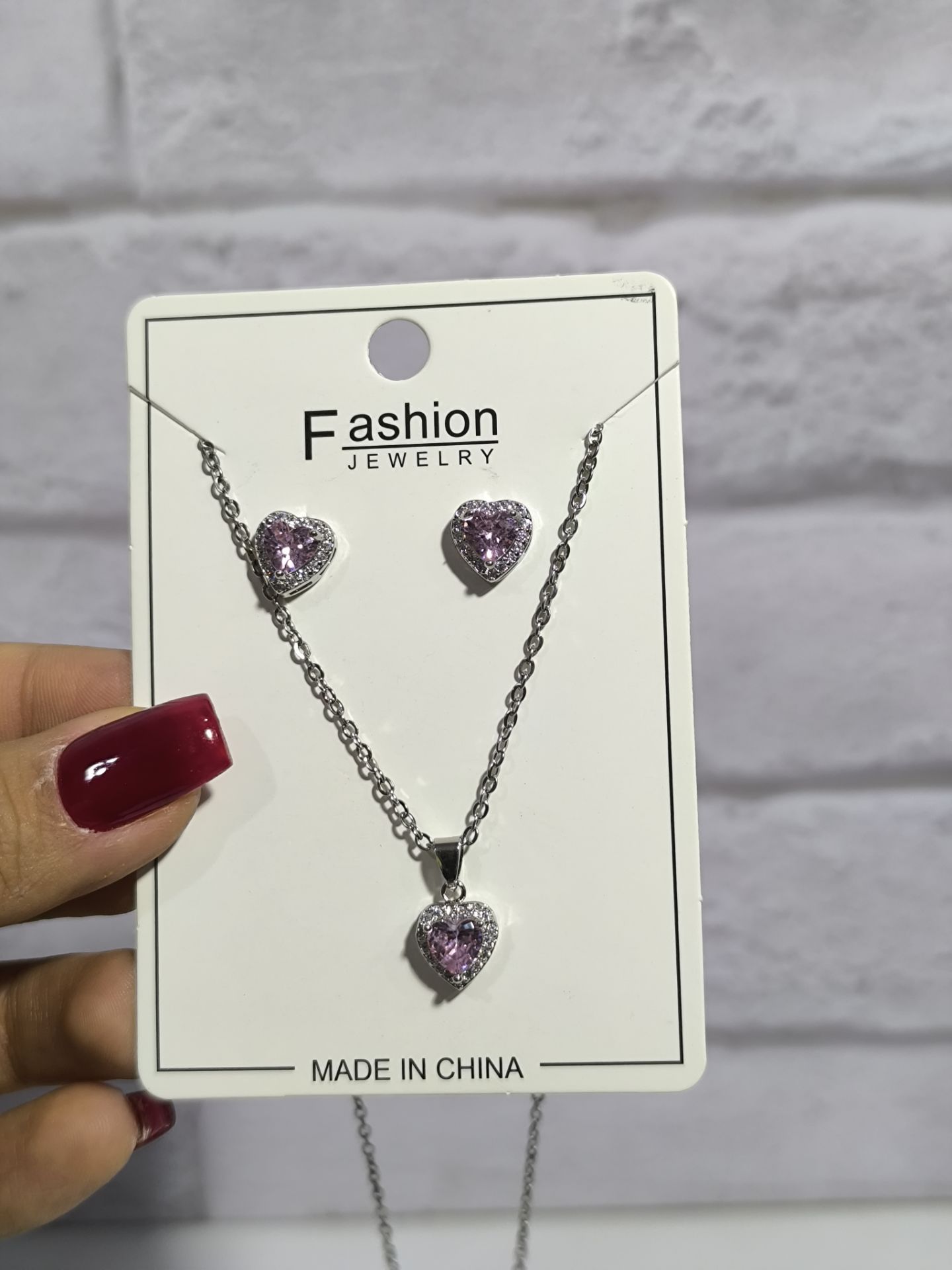 گردنبند و گوشواره نگین صورتی