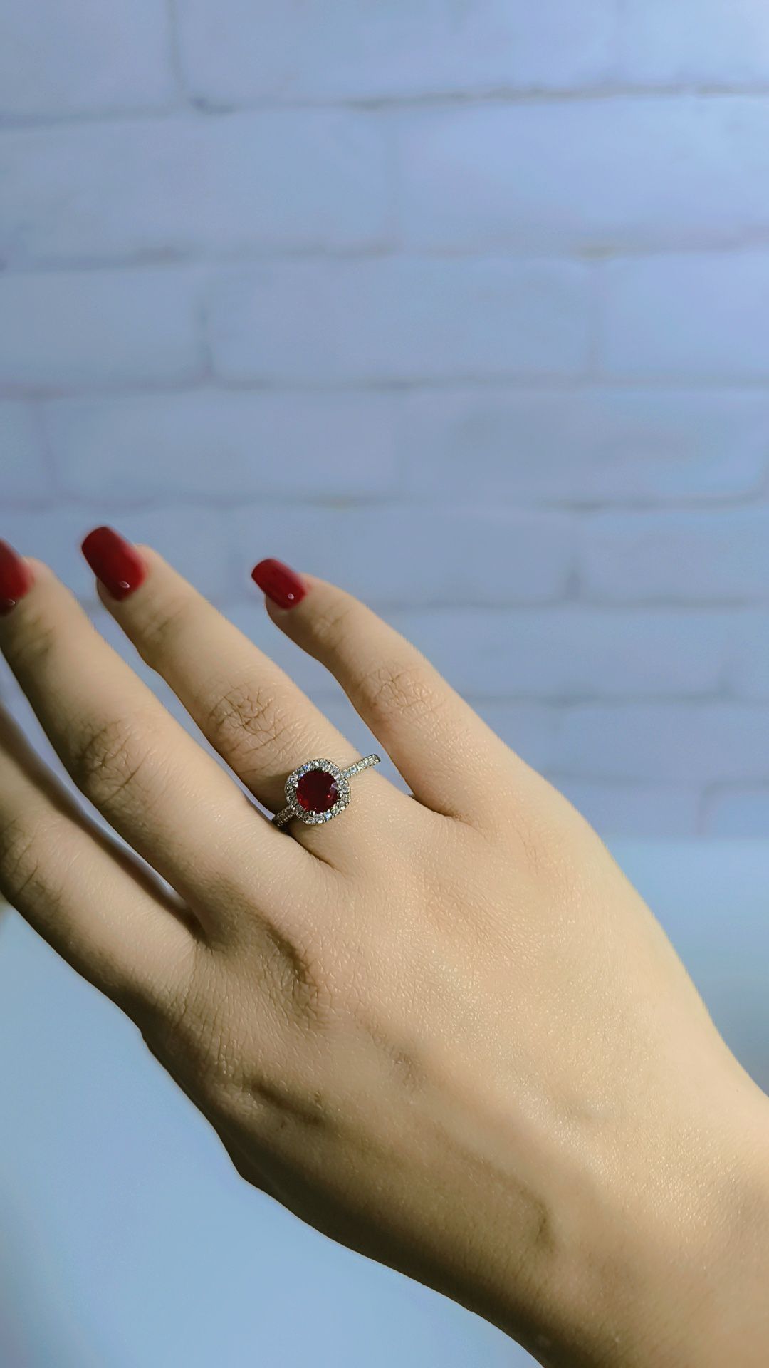 انگشتر نگین قرمز