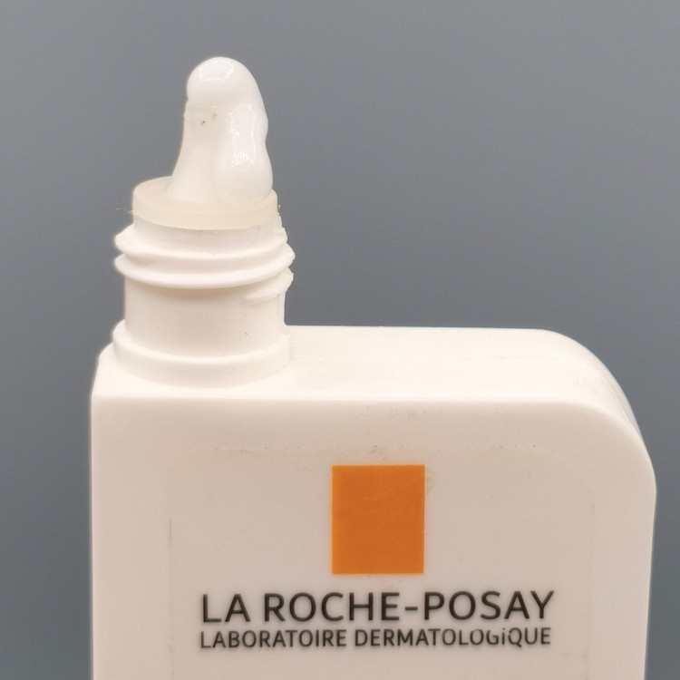 فلوئید ضد آفتاب بی رنگ آنتلیوس spf50 لاروشه پوزای های کپی