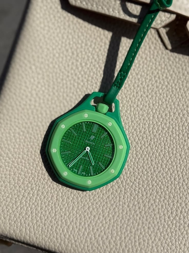 ساعت چارم آویز زنانه