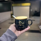ماگ مشکی درب دار با قاشق