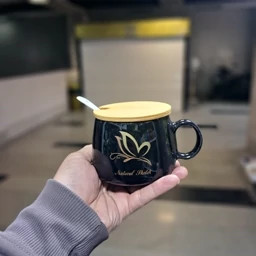 ماگ مشکی درب دار با قاشق